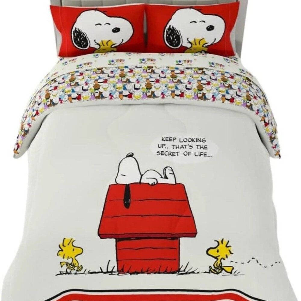Peanuts Snoopy 3 Piece 86”x86” Queen Size Reversible Comforter And Pillowcases